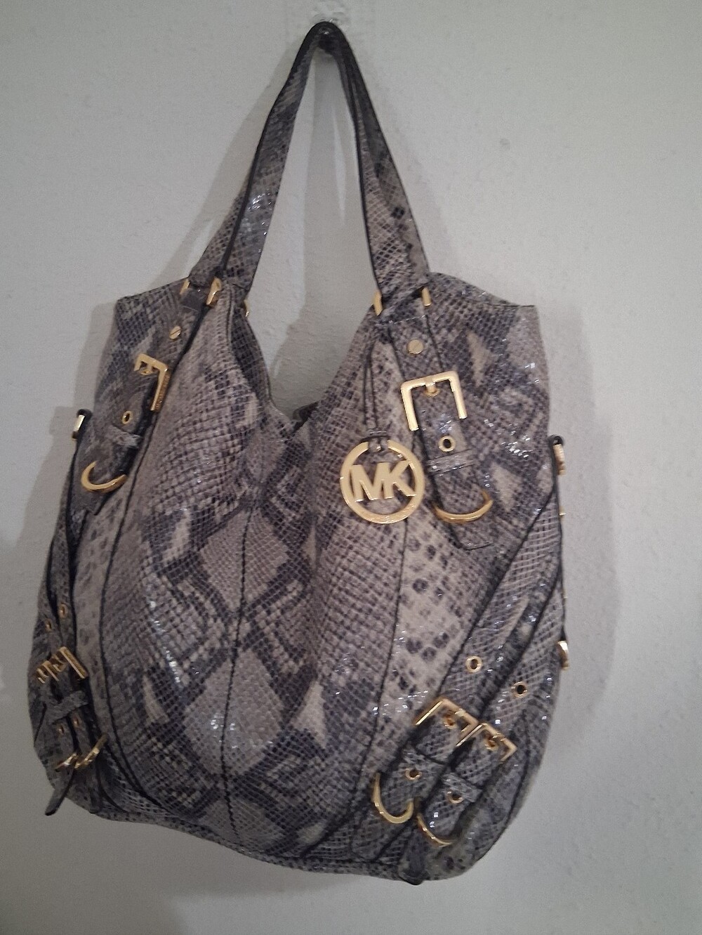 Michael Kors Milo Shoulder Tote In Snakeskin - Picture 3 of 6